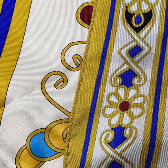 Metropolitan Museum Of Art MMOA Silk Scarf Celtic Knot Design Multicolor - Picture 6 of 9